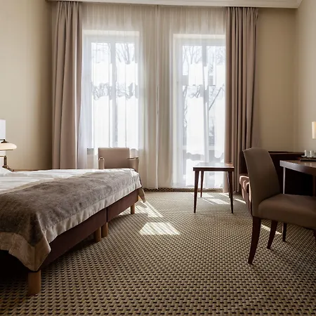 Otel Jantar & By Zdrojowa 3*