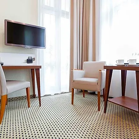 Hotel Jantar & By Zdrojowa 3*