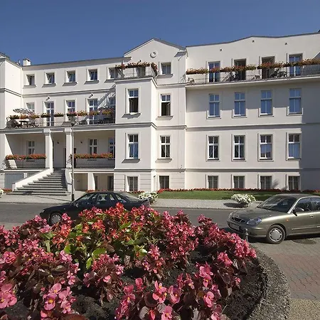 Hotell Jantar & By Zdrojowa 3*
